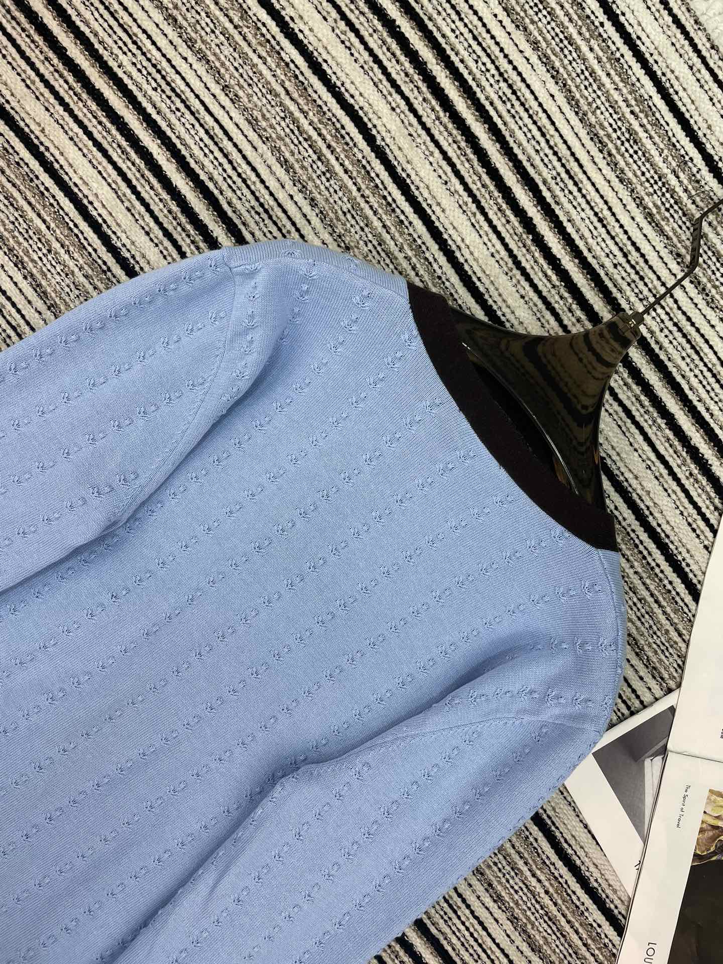 CHANEL 26S CARDIGAN 910