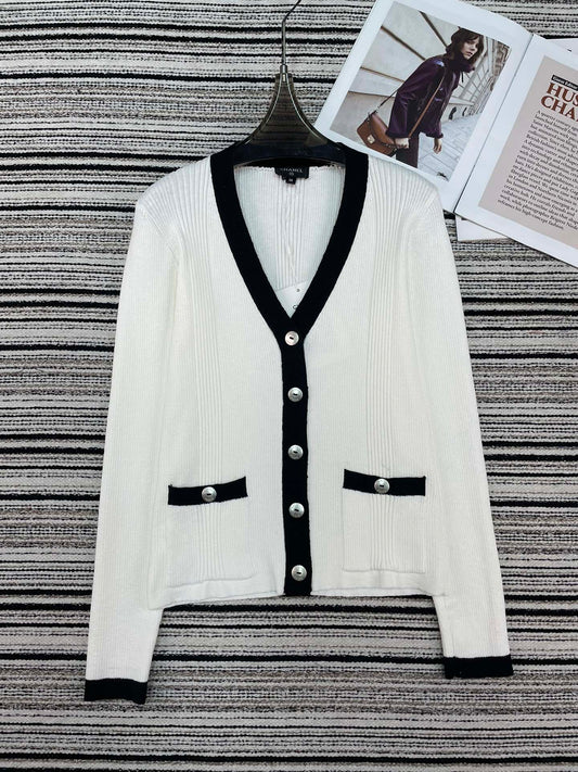 CHANEL 26S CARDIGAN 909