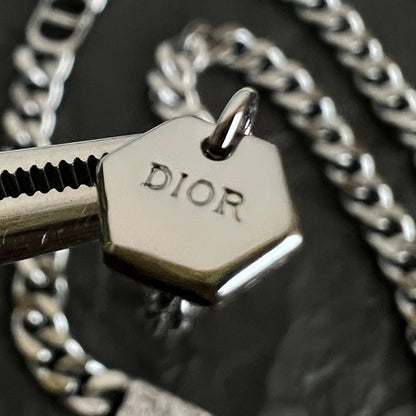 CD 26S CD LOGO PLAQUE CHAIN NECKLACE IN SILVER TONE METAL 630890