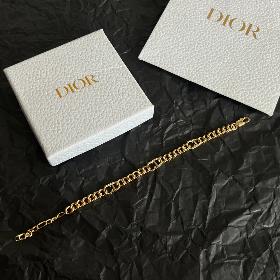 CD 26S LOGO LINK CHAIN BRACELET IN GOLD METAL 633146