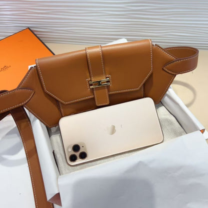 HM KELLY BELT BAG 25 IN BROWN CALFSKIN