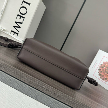 LOE 23 FLAMENCO PURSE BUCKET IN CHESTNUT BROWN CALFSKIN