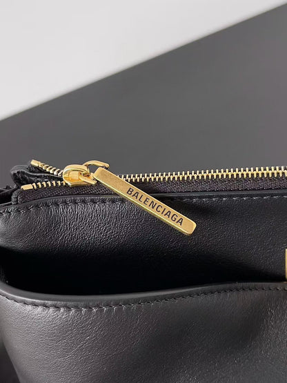 RODEO SHOULDER BAG 22 IN BLACK CALFSKIN GOLD HARDWARE