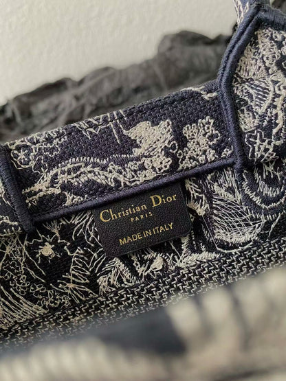 MISS SMALL TOTE 26 IN NAVY BLUE AND WHITE CANVAS
