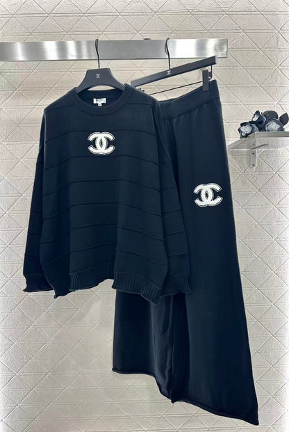 CC WHITE LOGO SET IN BLACK WOOL
