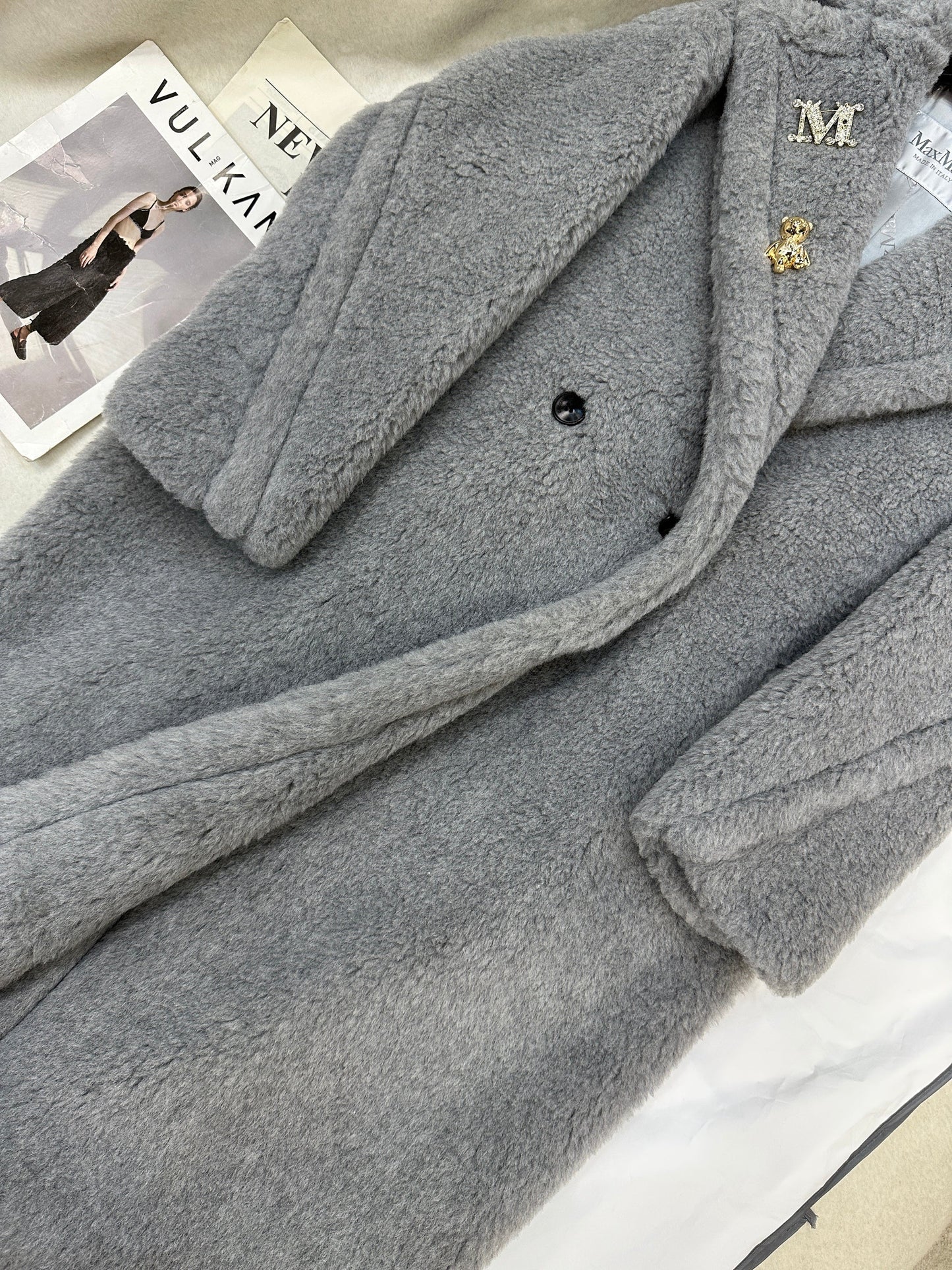 MAX MARA LONG COAT IN LIGHT GREY WOOL WITH CRYSTAL CHARM