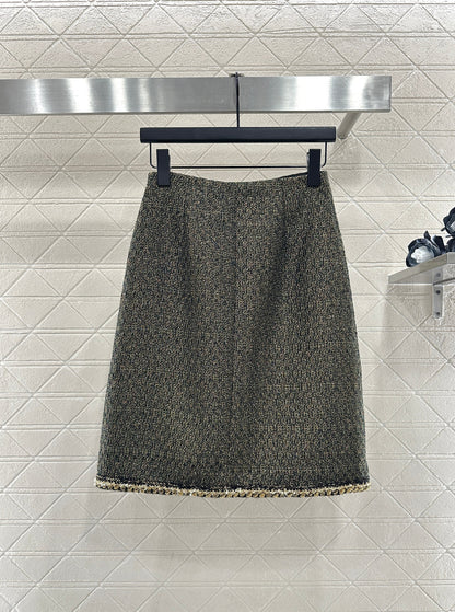 CHANEL SET IN BLACK MIX GOLD-TONE TWEED