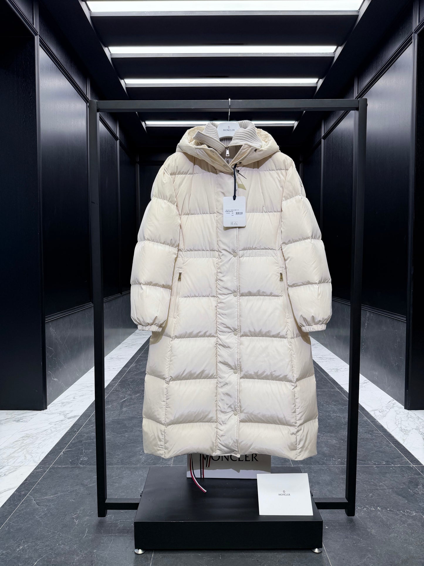 MONCLER LONG COAT 223256
