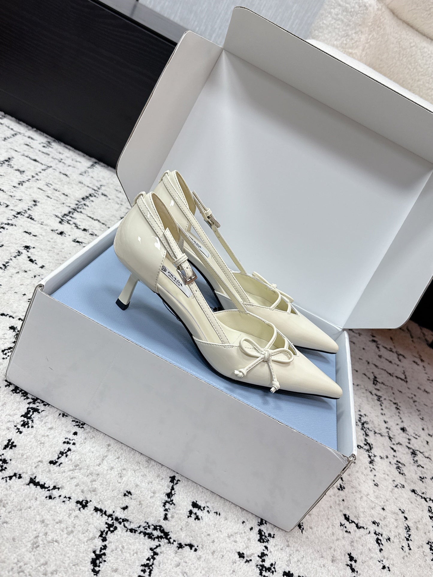 PRADA 26S POINTED-TOE HIGH HEELS 55MM IN IVORY WHITE CALFSKIN WITH BOW