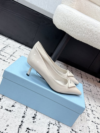PRADA 26S POINTED-TOE HIGH HEELS 60MM IN CREAM WHITE PATENT CALFSKIN WITH LOGO