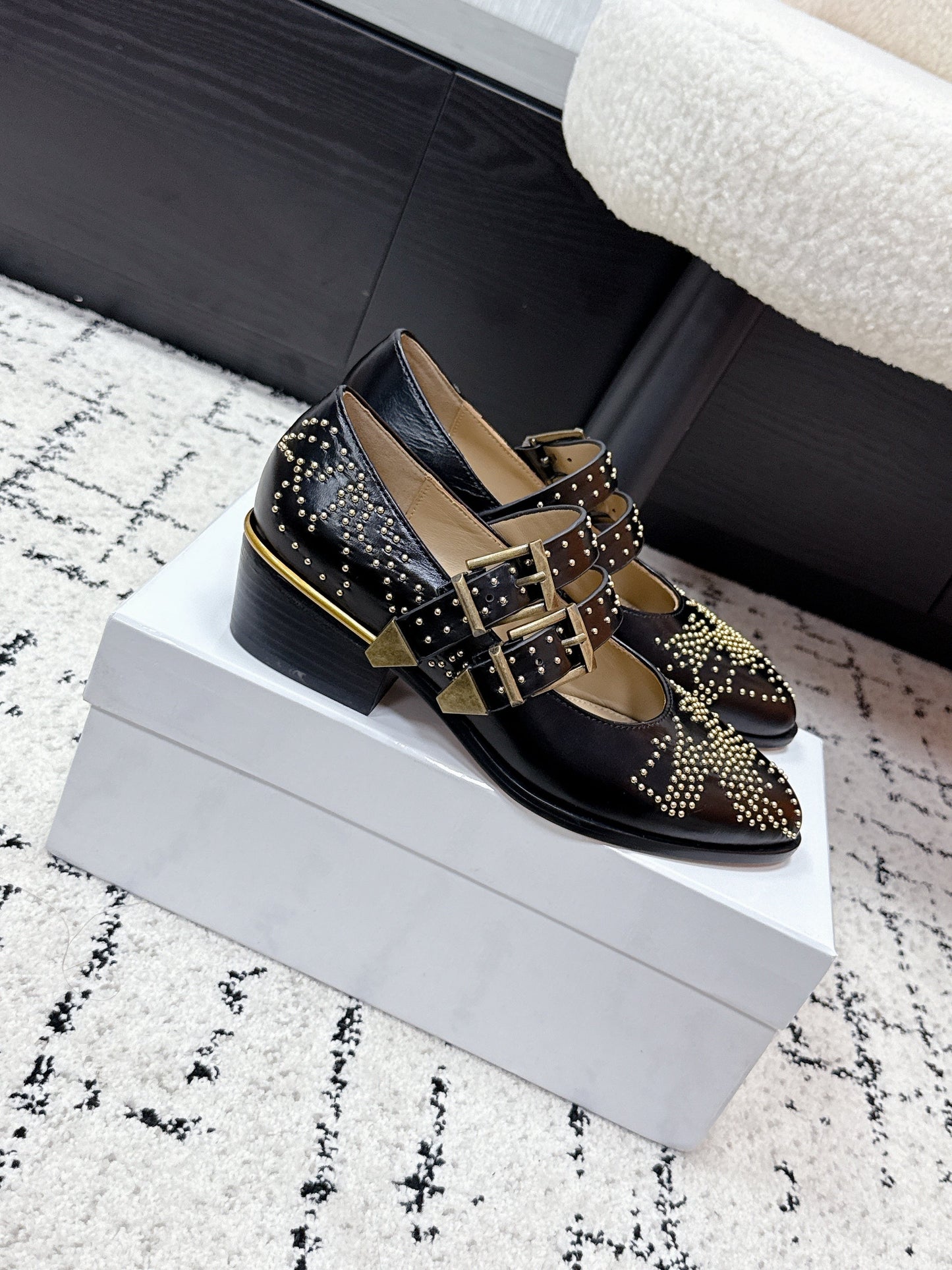 CHLOÉ 26S METAL STUD SHOES IN BLACK CALFSKIN