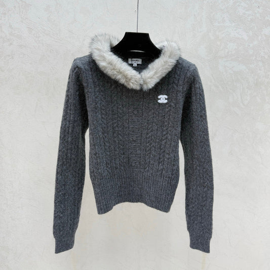 CHANEL 25S FUR-COLLAR CARDIGAN 517