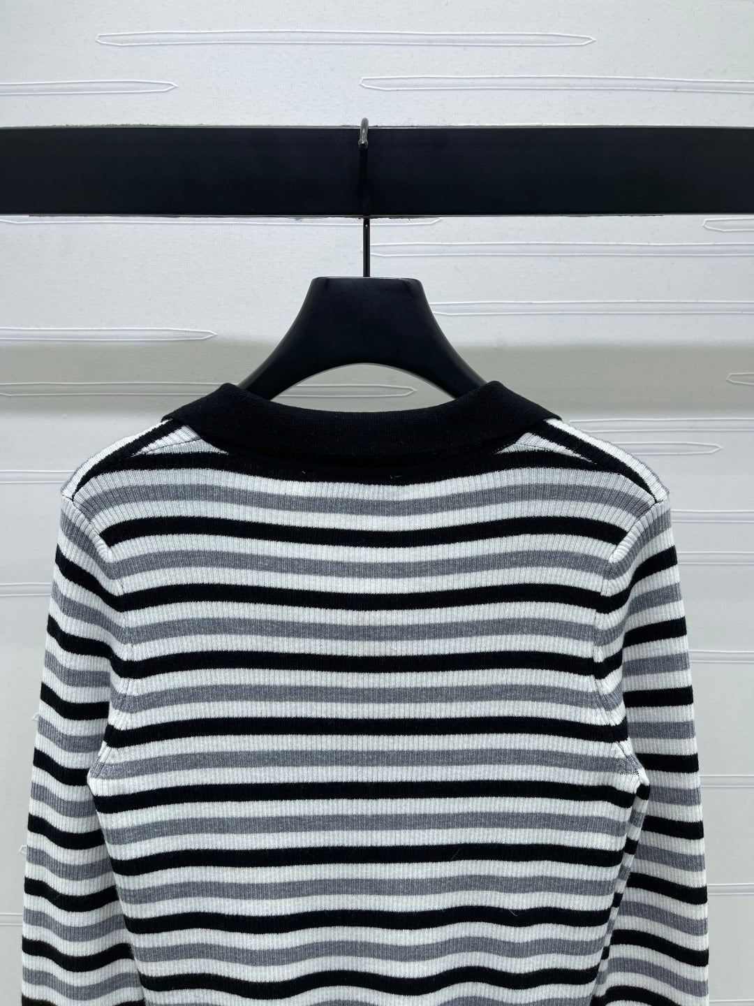 MIUMIU KNITTED SWEATER STYLE 453