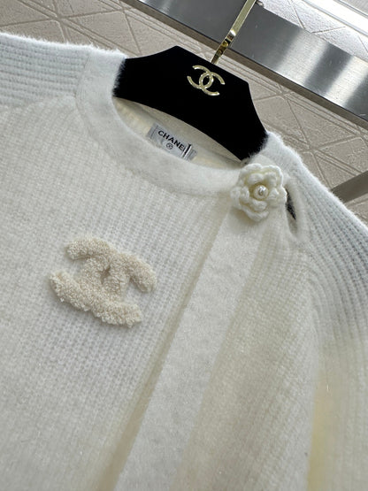 CHANEL 26S CREW NECK PULLOVER SWEATER 732