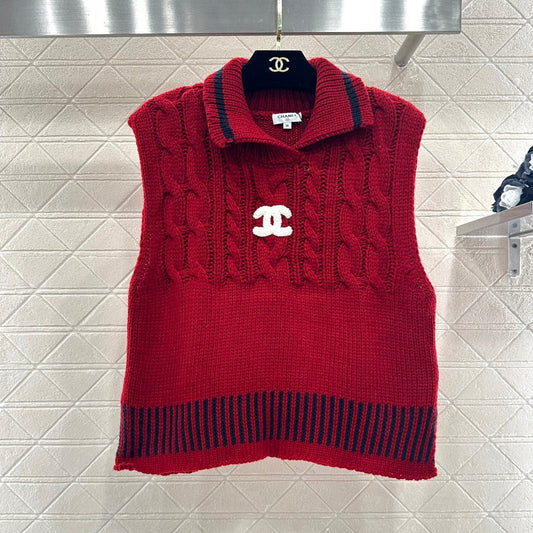 CHANEL 26S SLEEVELESS COLLARED KNITTED BLAZER 697