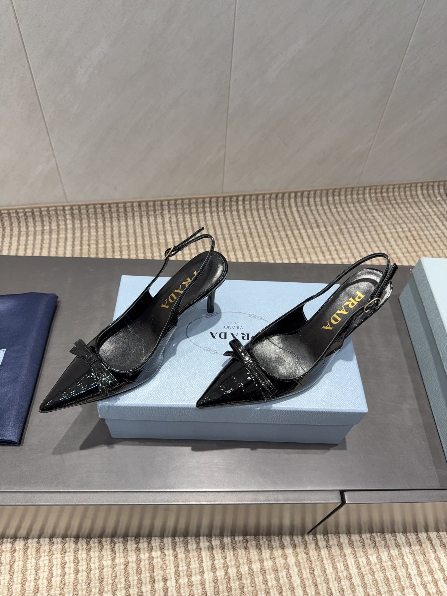 PRADA 26S POINTED TOE SLINGBACK HIGH HEELS 85MM IN BLACK CALFSKIN WITH BOW
