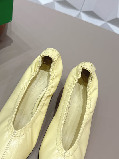 BOTTEGA VENETA 26S HIGH HEELS 40 MM IN LIGHT YELLOW CALFSKIN
