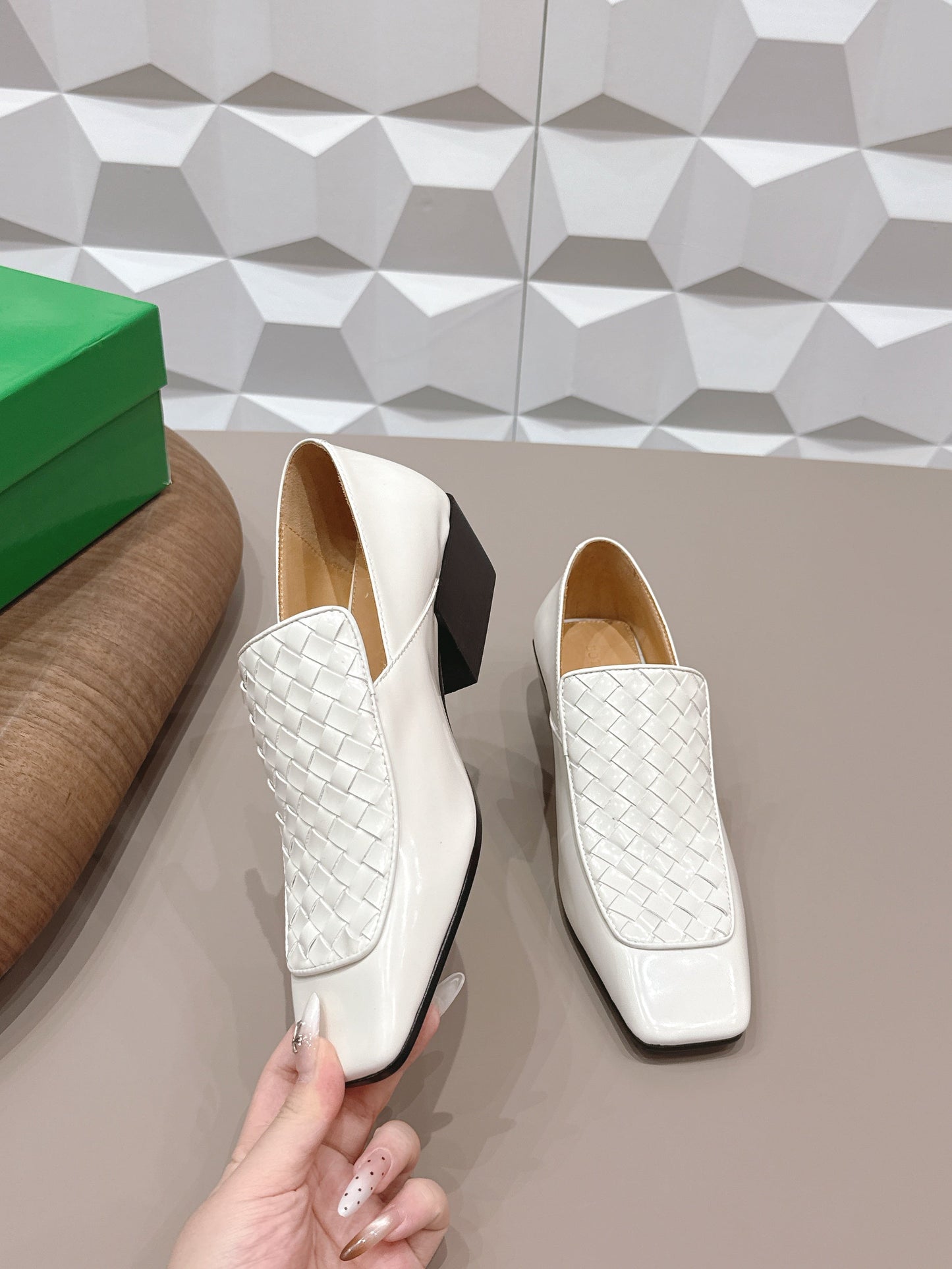 BOTTEGA VENETA 26S VENTURA LOAFERS 40 MM IN WHITE INTRECCIATO CALFSKIN