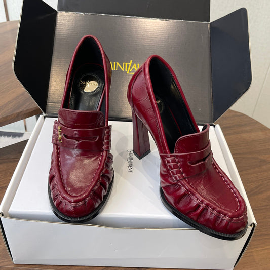 YSL 26S HEELED LOAFERS 100 MM IN DARK RED SHINY CALFSKIN