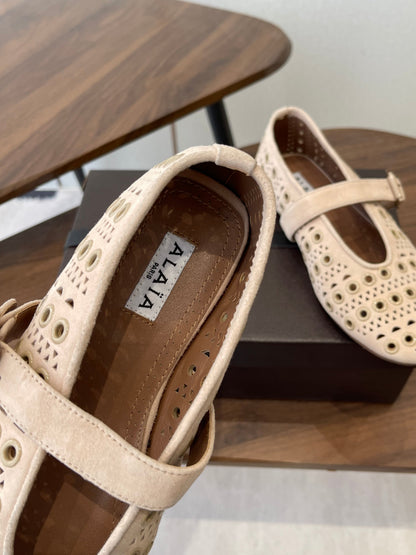 ALAIA 26S MARY JANE FLATS IN BEIGE SUEDE