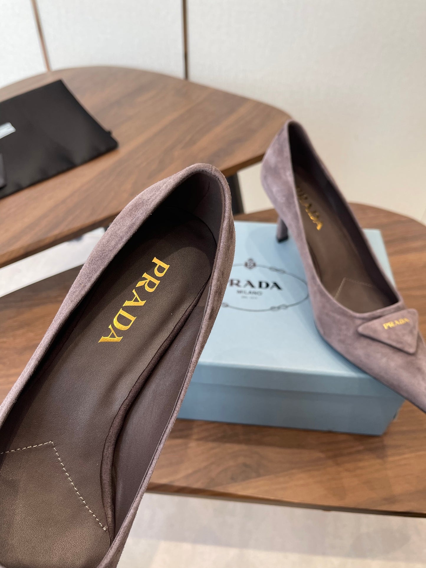 PRADA 26S POINTED TOE HIGH HEELS 75MM IN TAUPE BROWN SUEDE WITH LOGO