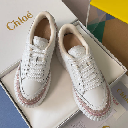 CHLOÉ 26S WEDGE SNEAKERS 70 MM IN WHITE CALFSKIN AND LIGHT PINK SUEDE
