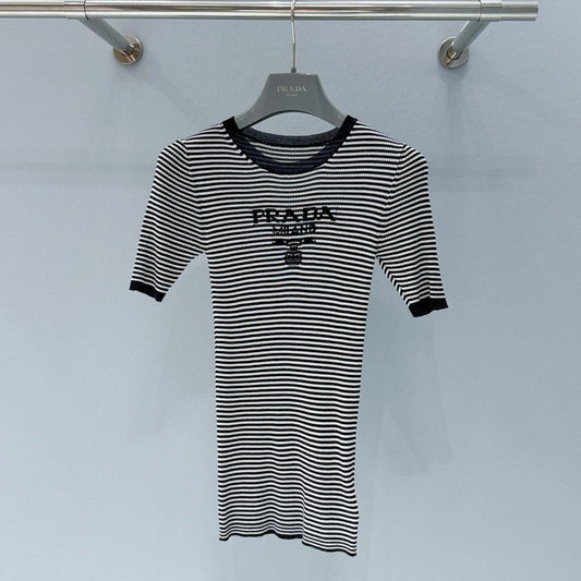 PRADA 26S SHORT SLEEVED KNIT T-SHIRT 811