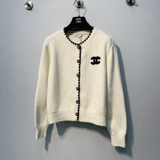 CHANEL 26S CREW NECK CARDIGAN 829