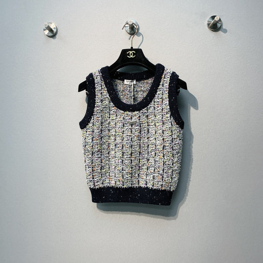 CHANEL 26S SLEEVELESS SWEATER 826