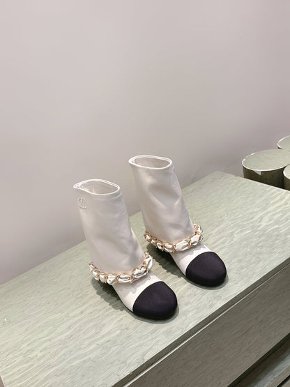 CHANEL 25S CALF-LENGTH BOOTS 45MM IN WHITE AND BLACK CALFSKIN GOLD HARDWARE
