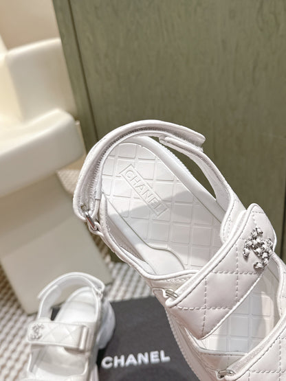 CHANEL 25S SANDALS IN WHITE PATENT CALFSKIN SILVER HARDWARE