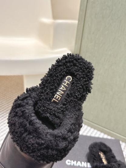 CHANEL 25S INDOOR SLIPPERS IN BLACK CALFSKIN FUR-LINED