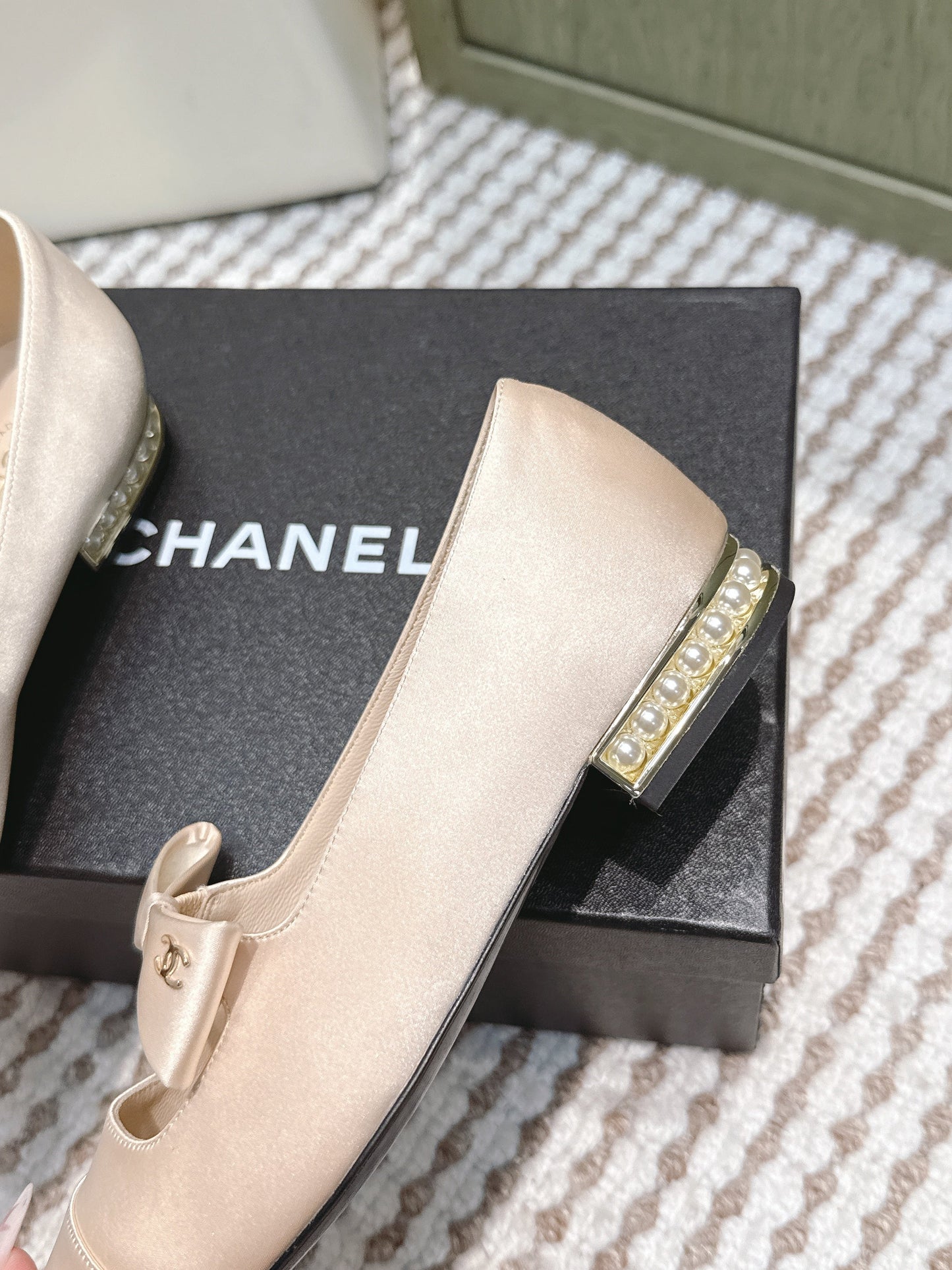 CHANEL 25S MARY JANE BALLET FLATS IN BEIGE SILK WITH BOW