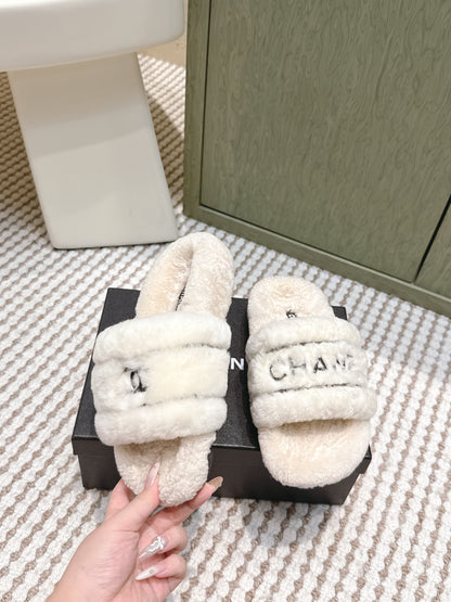 CHANEL 25S FLUFFY SLIDERS IN BEIGE AND WHITE