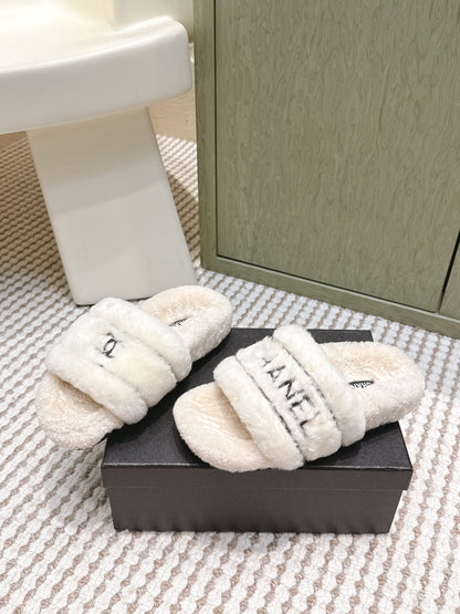 CHANEL 25S FLUFFY SLIDERS IN BEIGE AND WHITE
