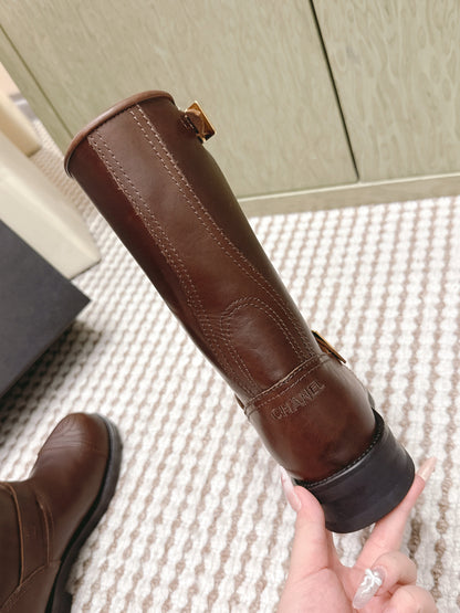 CHANEL 25S CALF-HIGH CHELSEA BOOTS IN BROWN CALFSKIN GOLD HARDWARE