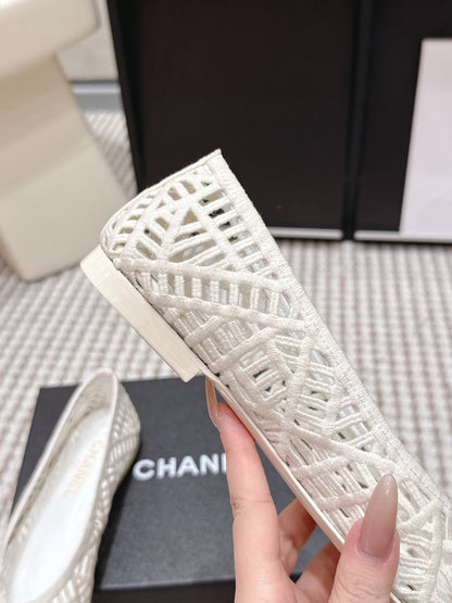 CHANEL 26S BALLET FLATS IN WHITE MESH AND FABRIC