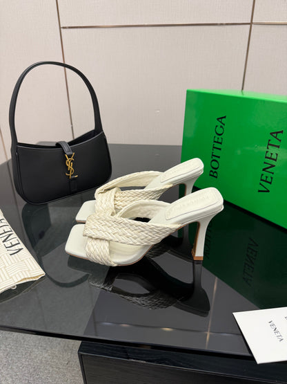 BOTTEGA VENETA 26S HEELED SANDALS 95 MM IN CREAM WHITE CALFSKIN AND RAFFIA