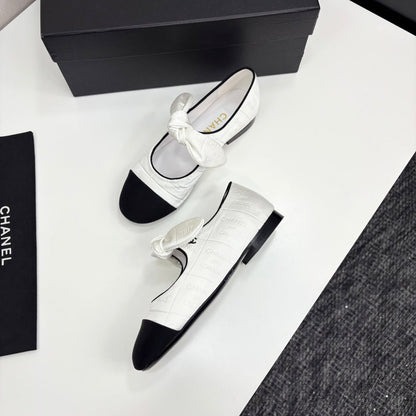 CC BALLET FLATS 25S IN WHITE AND BLACK FABRIC WITH BOW