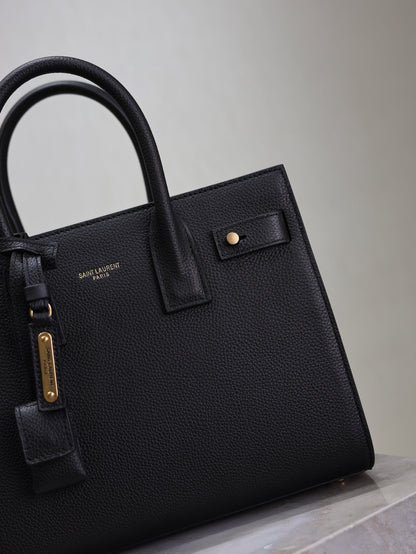 YSL 25S SAC DE JOUR MM 26 IN BLACK SUPPLE GRAINED CALFSKIN GOLD HARDWARE