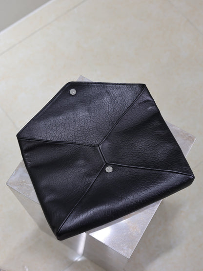 YSL 25S CASSANDRE LARGE ENVELOPE POUCH 29 IN BLACK CALFSKIN GRAY HARDWRE
