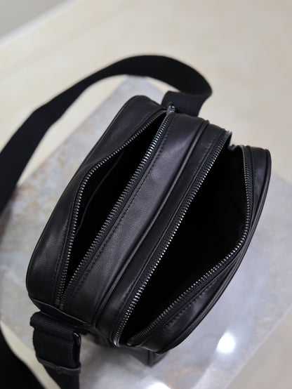 YSL 25S NIKI CAMERA BAG 19 IN BLACK CALFSKIN