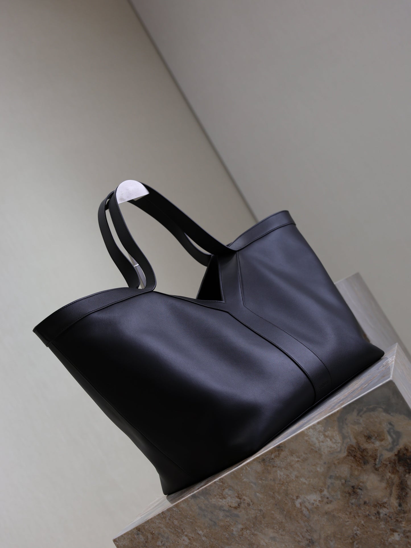 YSL 25S Y TOTE 50 IN BLACK CALFSKIN GOLD HARDWARE