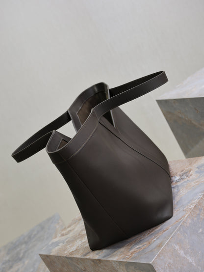YSL 25S Y MAXI TOTE 50 IN MUTED CHARCOAL CALFSKIN GOLD HARDWRE
