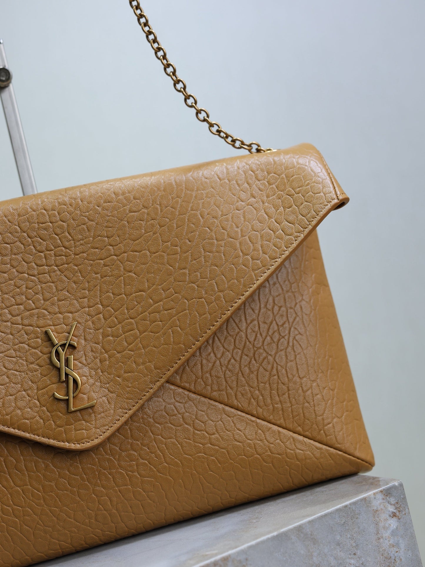 YSL 25S CASSANDRE ENVELOPE MESSENGER 35 IN GOLDEN BROWN LAMBSKIN GOLD HARDWARE