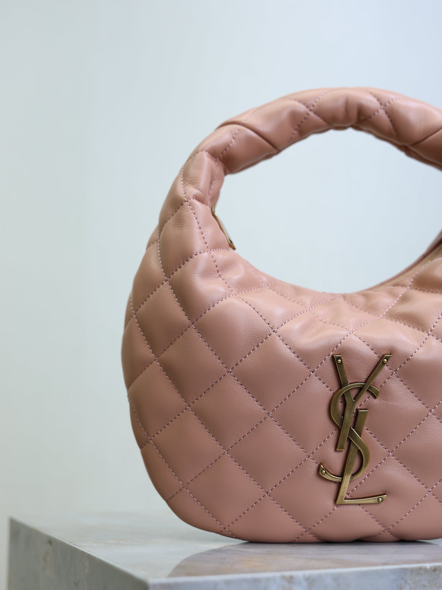 YSL 25S ICARINO 17 IN HORTENSIA QUILTED CALFSKIN GOLD HARDWARE