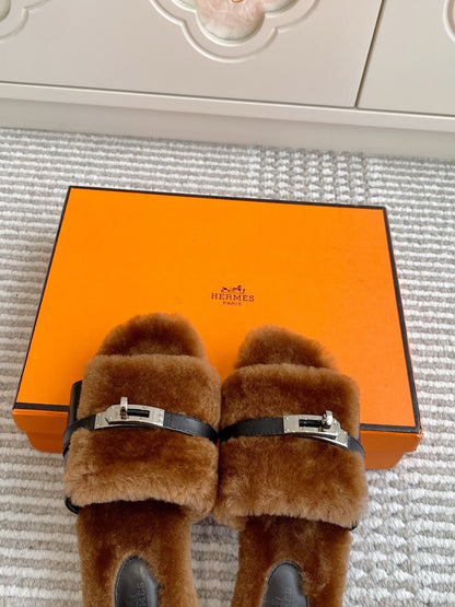 HM 25S GIULIA SANDAL IN BROWN SHEARLING WITH SILVER HARDWARE
