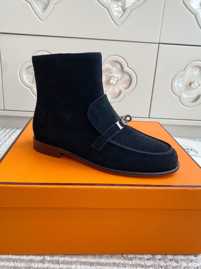 HM 25S KELSY ANKLE BOOT IN BLACK SUEDE WITH SILVER HARDWARE
