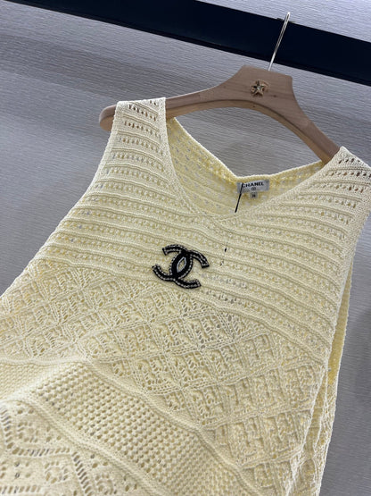 CHANEL LIGHT YELLOW SLEEVELESS KNIT TOP