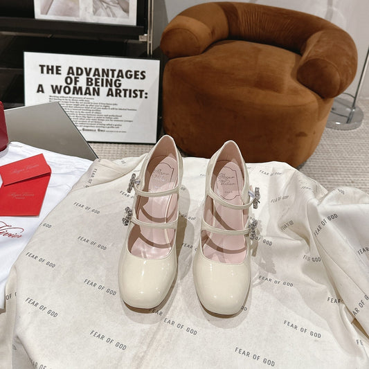 TRÈS VIVIER MARY JANE DOUBLE-STRAP PUMPS IN OFF WHITE PATENT CALFSKIN